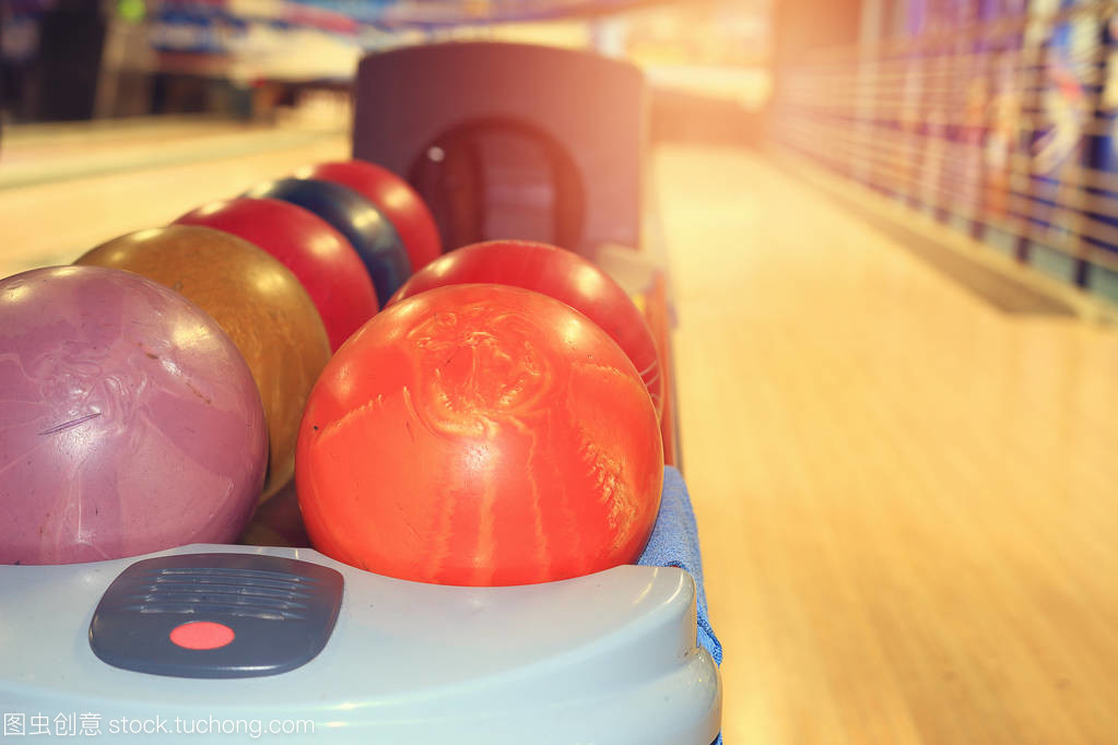 保齡球保齡球俱樂部在軌道的背景