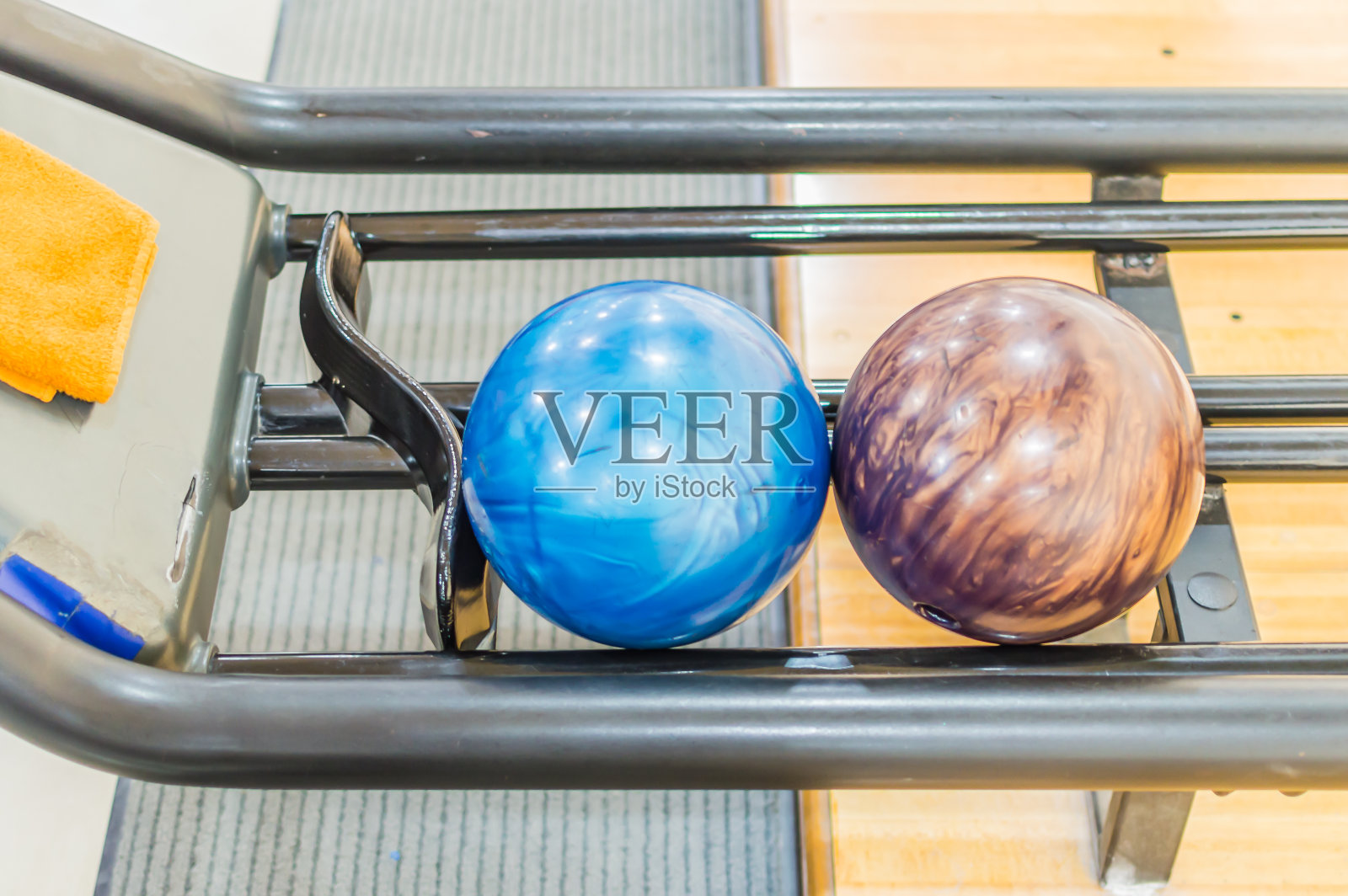 有人要扔保齡球了。照片攝影